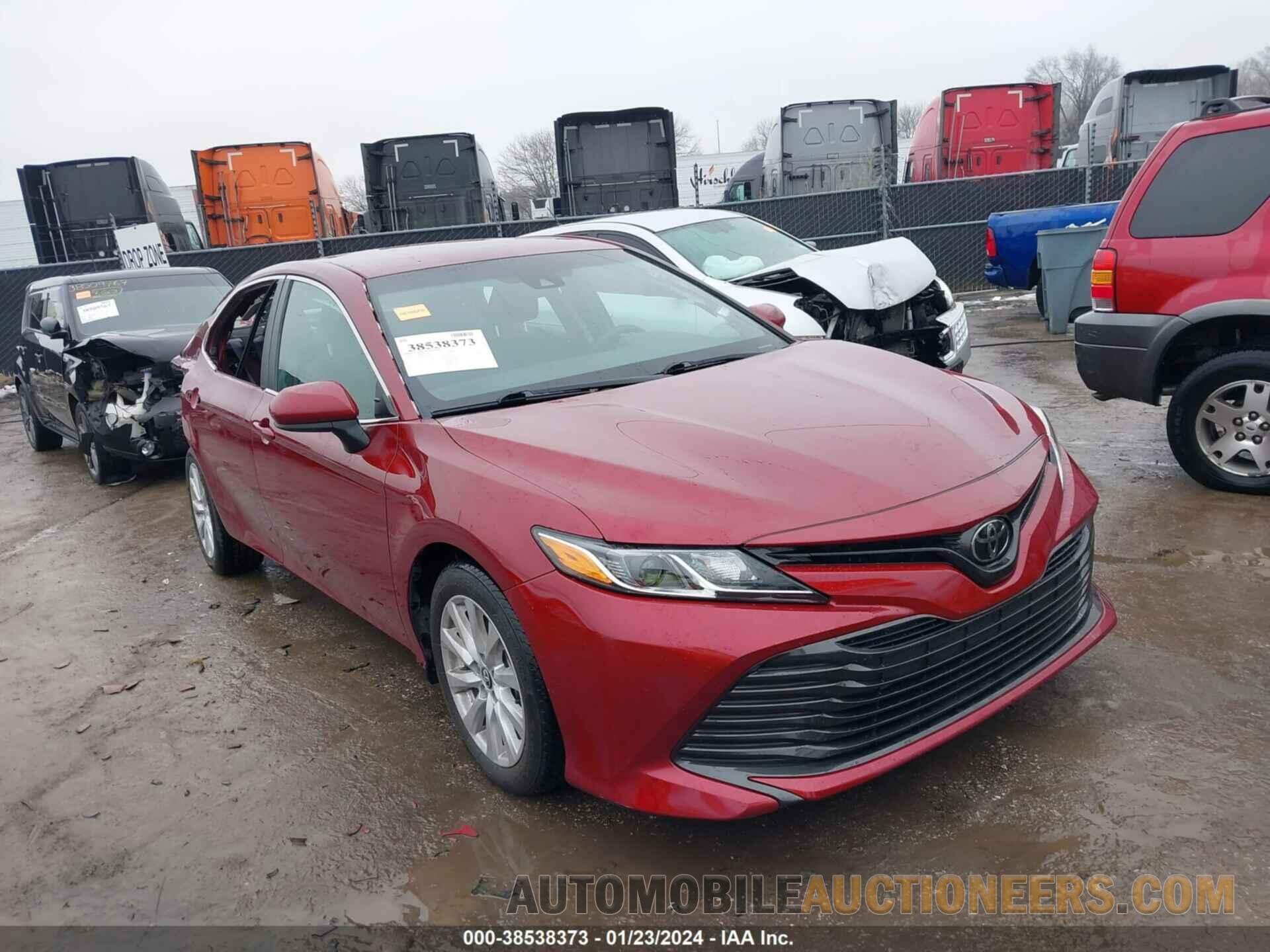 4T1B11HK8JU671049 TOYOTA CAMRY 2018