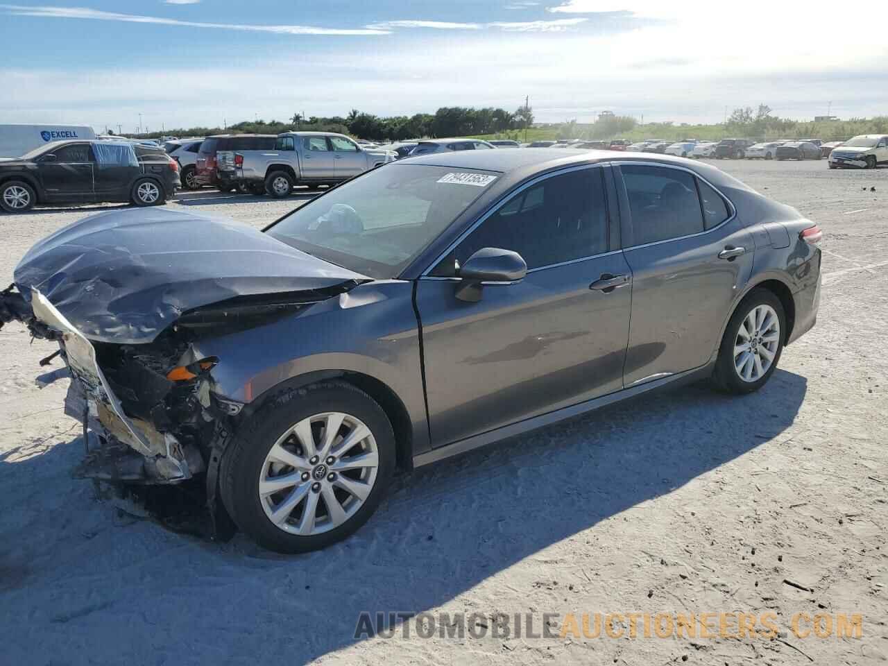 4T1B11HK8JU672444 TOYOTA CAMRY 2018