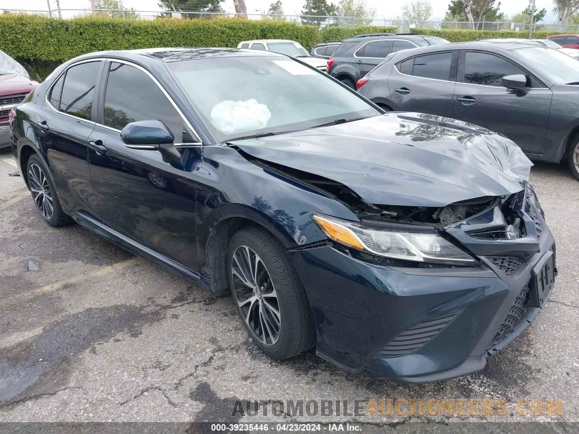 4T1B11HK8JU675800 TOYOTA CAMRY 2018