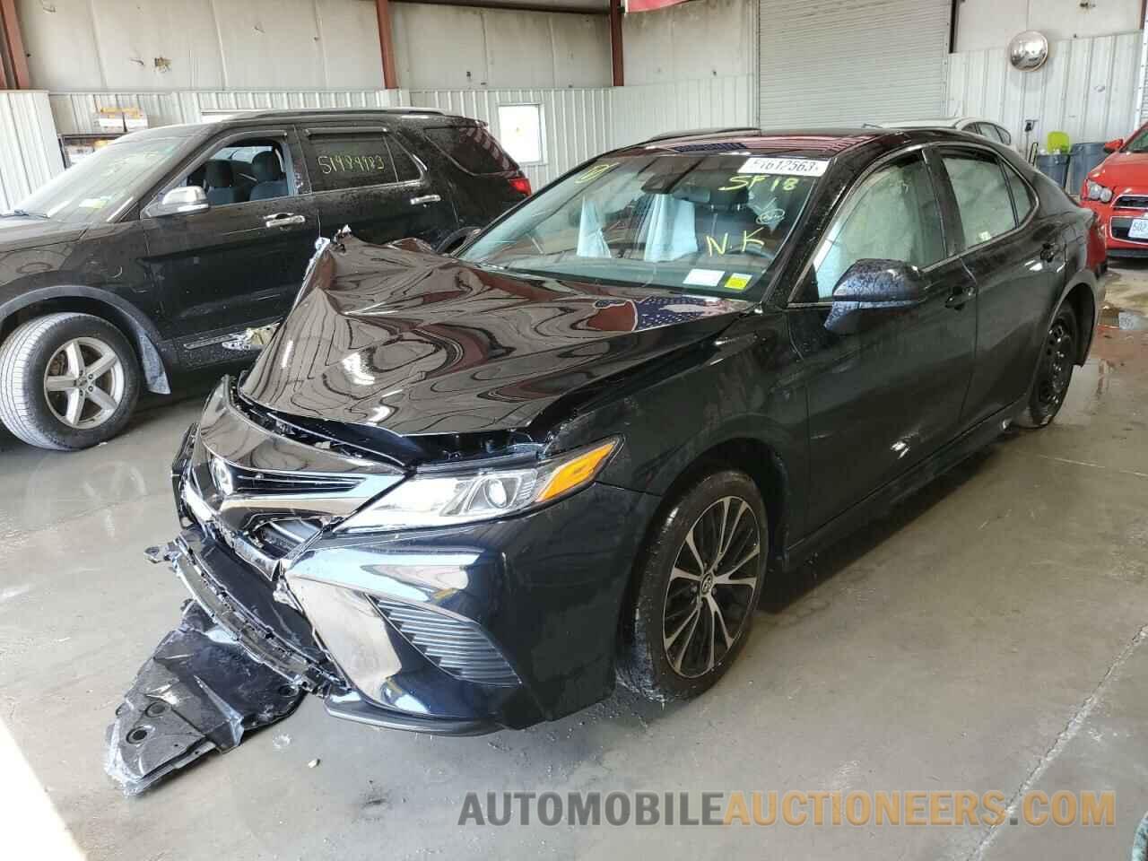 4T1B11HK8JU676686 TOYOTA CAMRY 2018