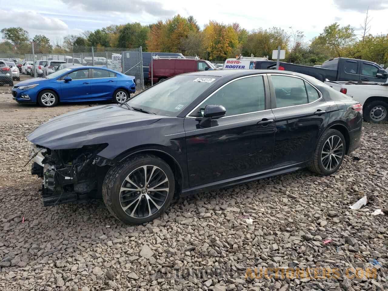 4T1B11HK8JU678549 TOYOTA CAMRY 2018