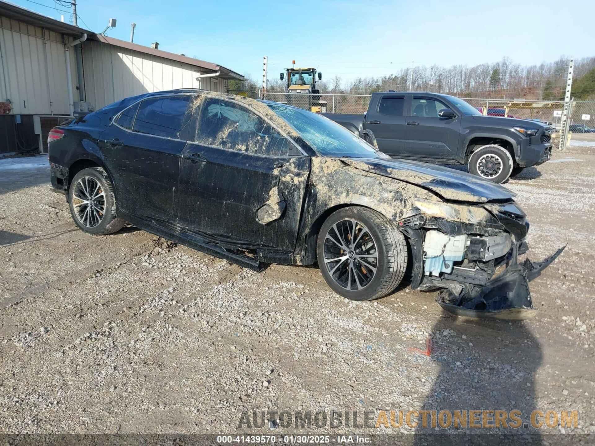 4T1B11HK8KU174083 TOYOTA CAMRY 2019