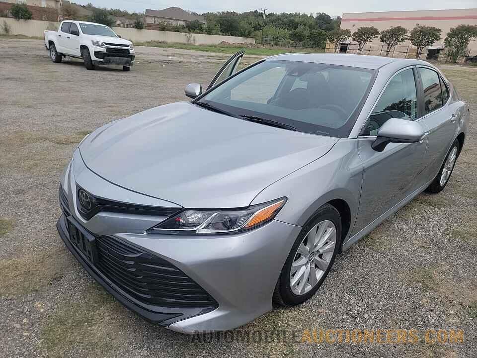 4T1B11HK8KU239840 Toyota Camry LE 2019