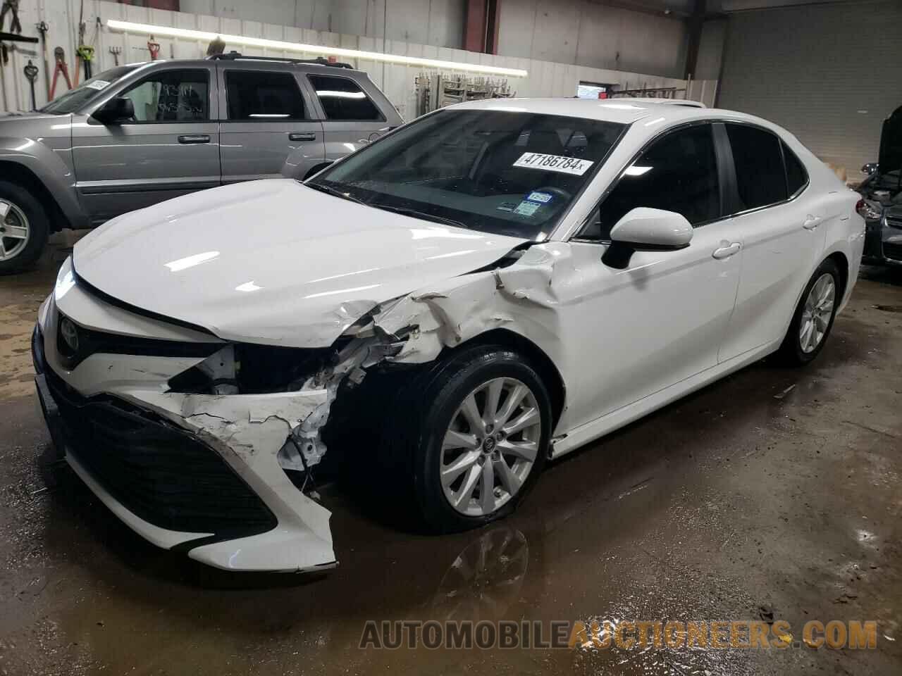 4T1B11HK8KU683543 TOYOTA CAMRY 2019