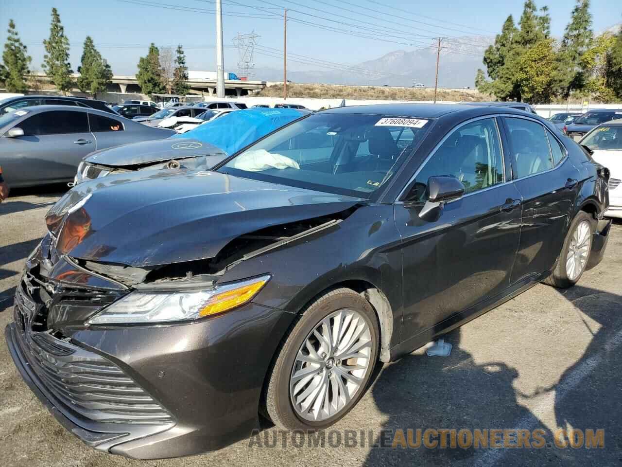 4T1B11HK9JU004135 TOYOTA CAMRY 2018