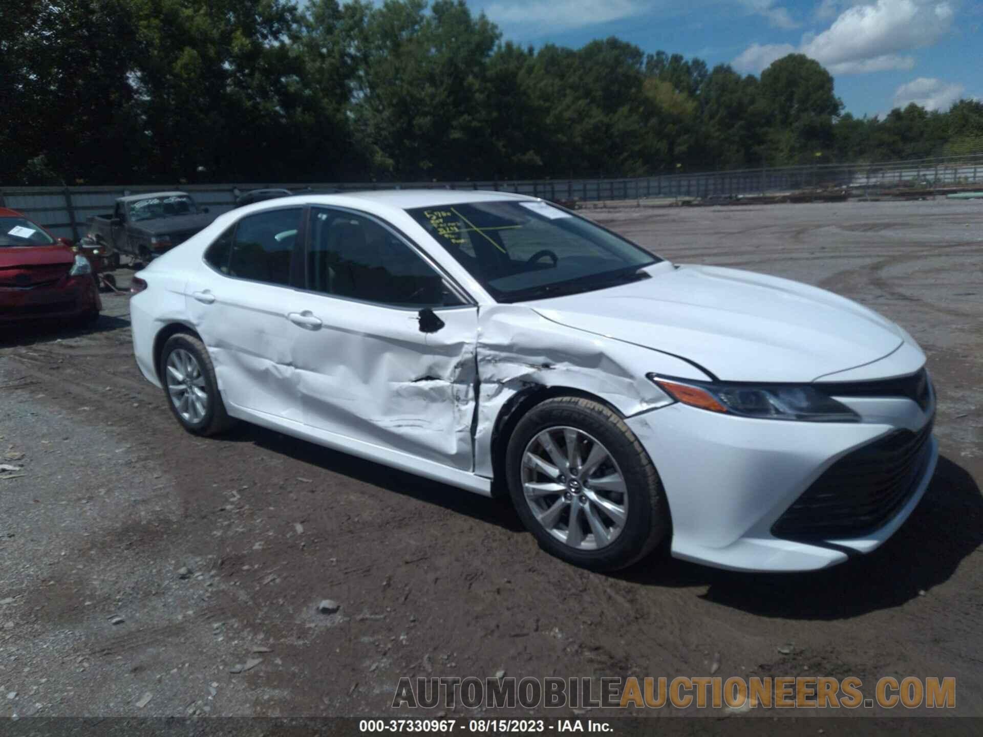 4T1B11HK9JU004233 TOYOTA CAMRY 2018