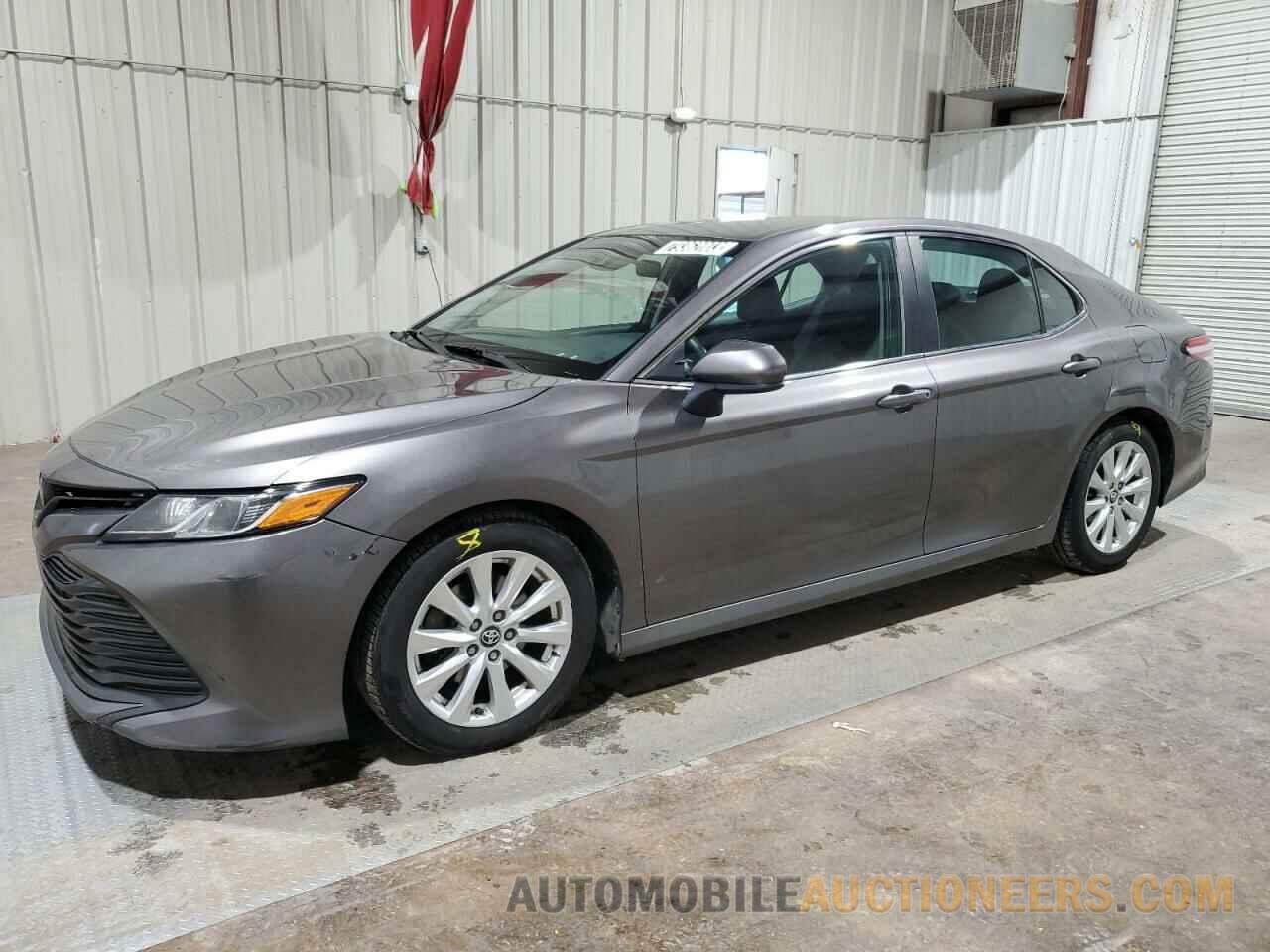 4T1B11HK9JU009240 TOYOTA CAMRY 2018