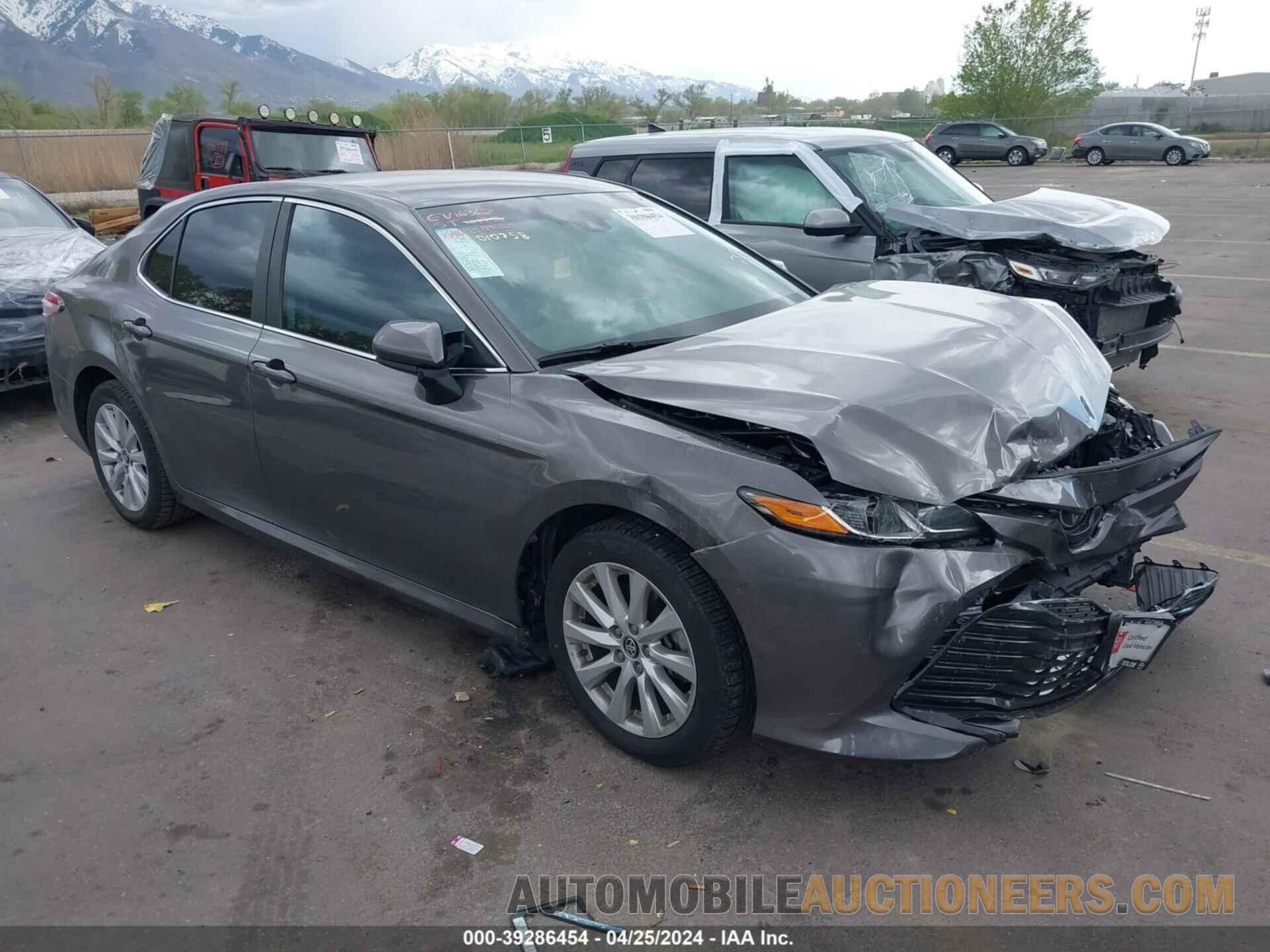 4T1B11HK9JU010758 TOYOTA CAMRY 2018