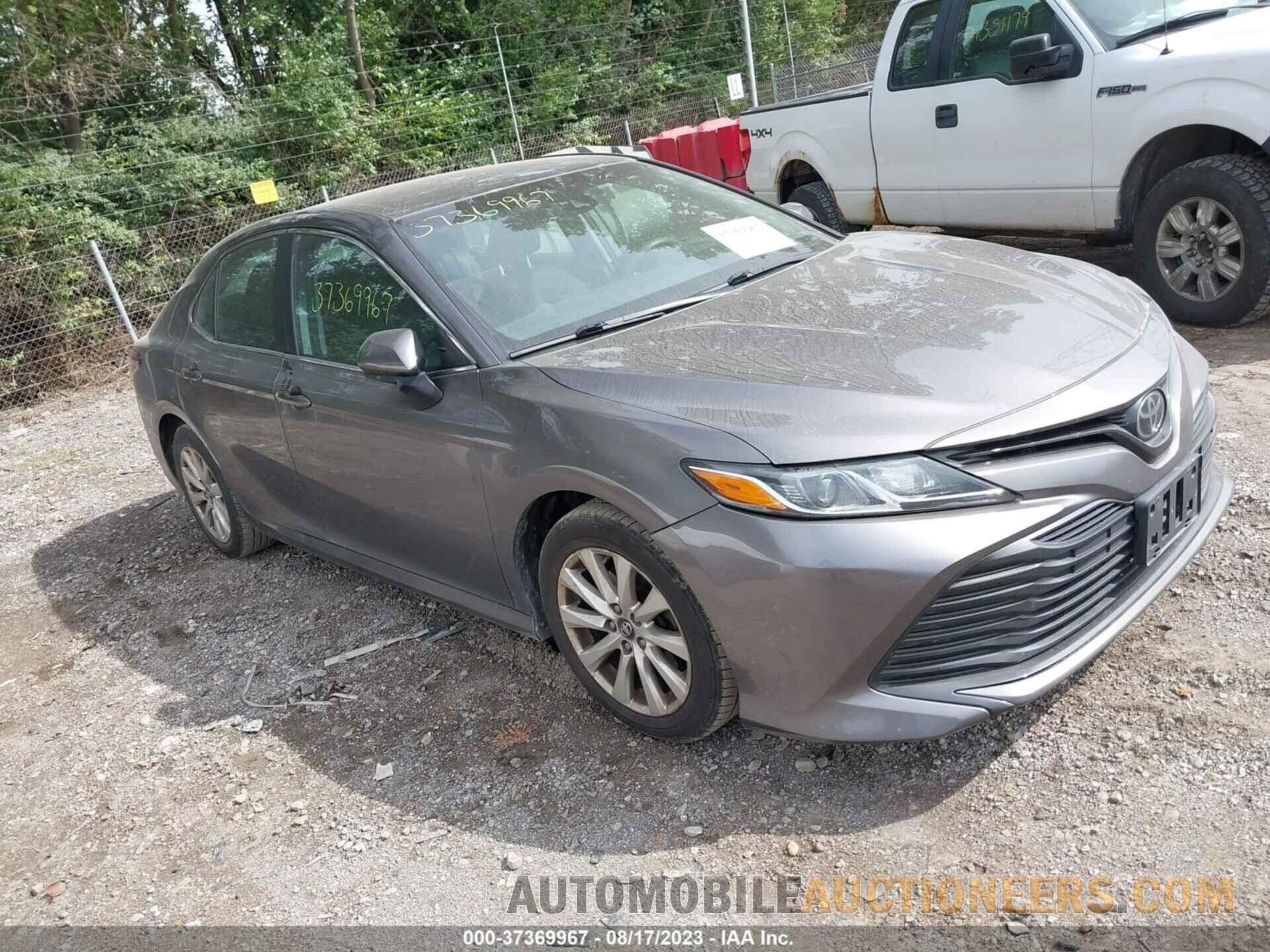 4T1B11HK9JU018083 TOYOTA CAMRY 2018