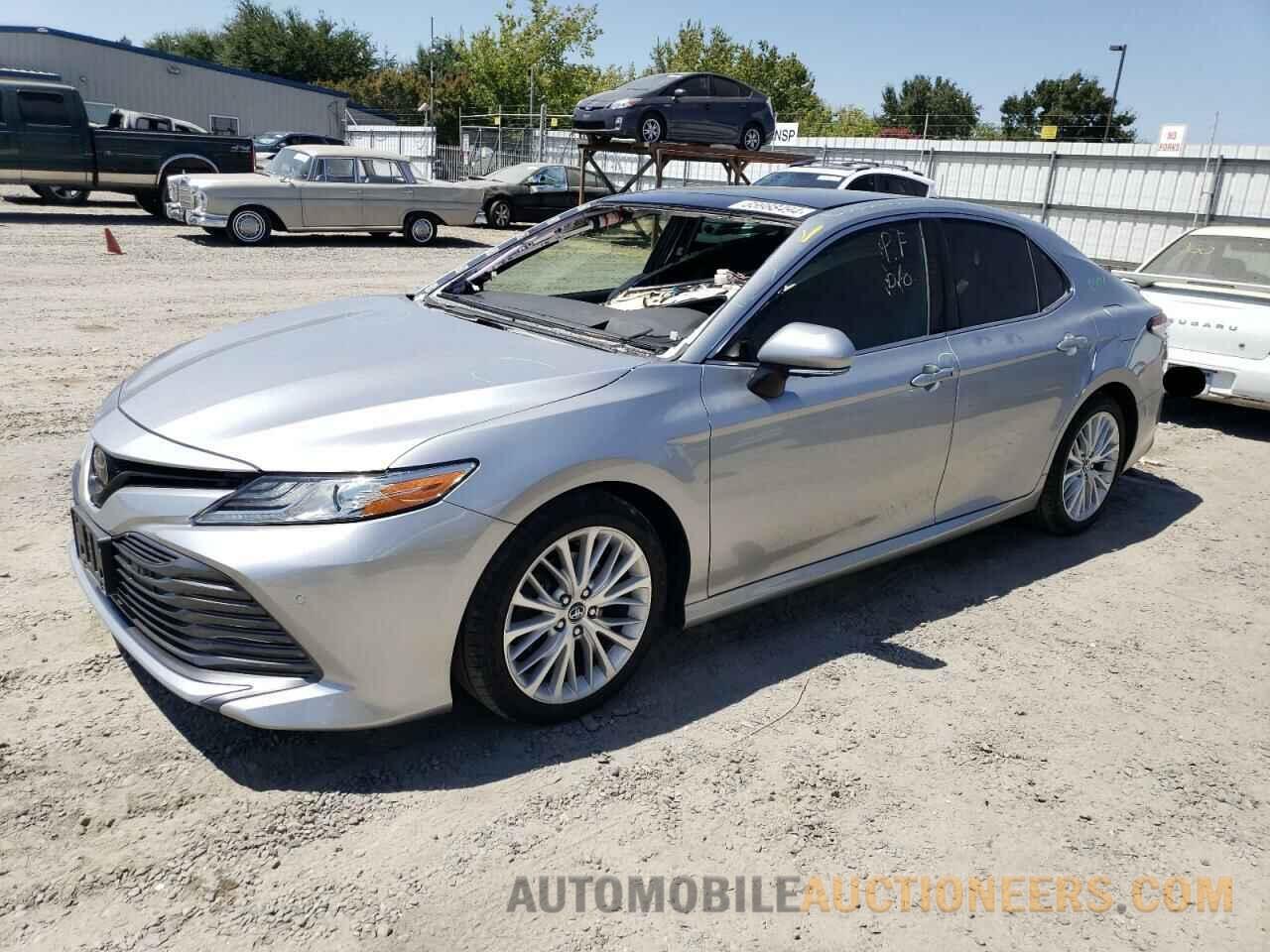 4T1B11HK9JU027561 TOYOTA CAMRY 2018