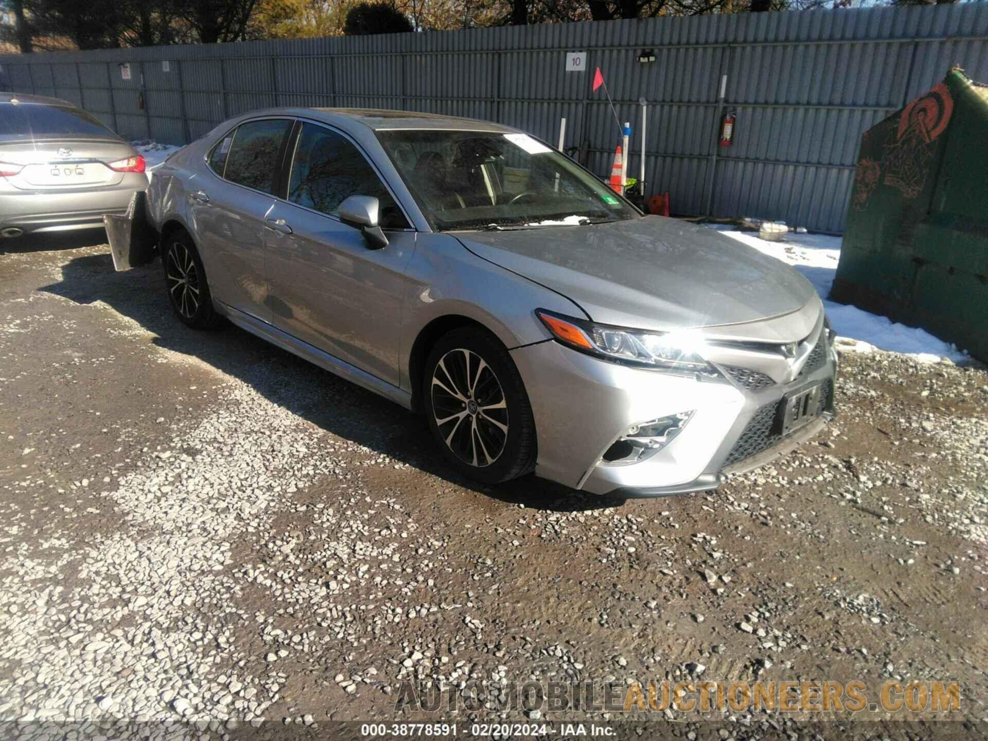 4T1B11HK9JU027981 TOYOTA CAMRY 2018