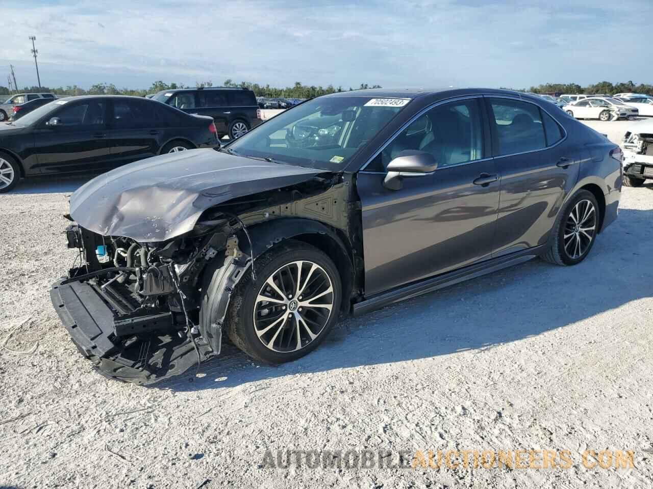 4T1B11HK9JU028273 TOYOTA CAMRY 2018