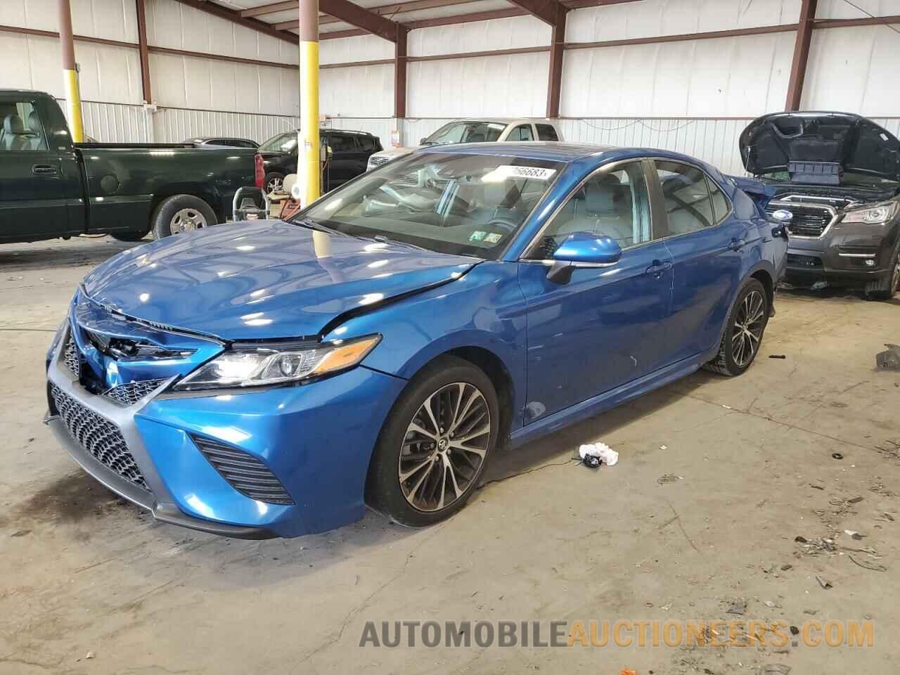 4T1B11HK9JU028516 TOYOTA CAMRY 2018