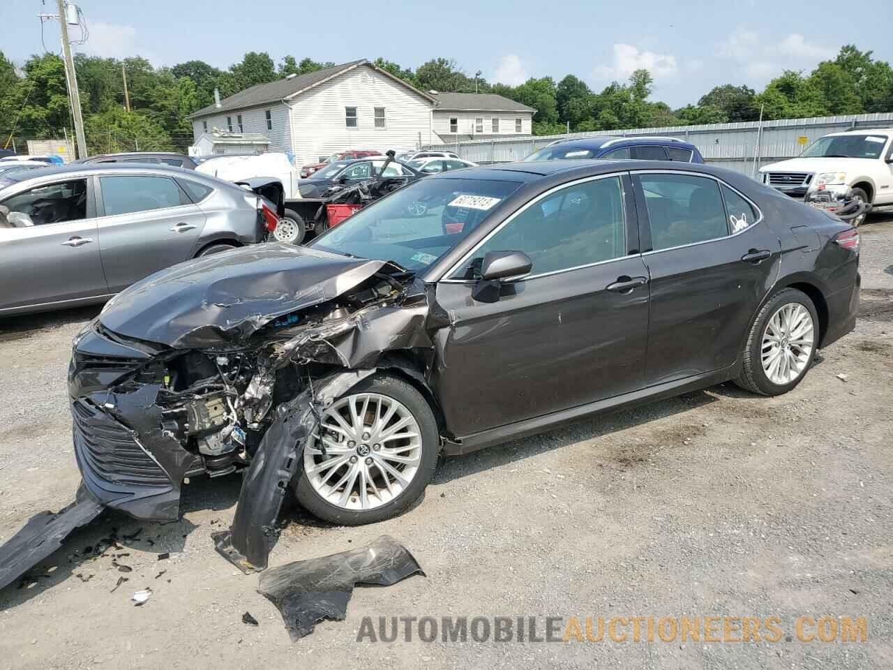 4T1B11HK9JU038592 TOYOTA CAMRY 2018