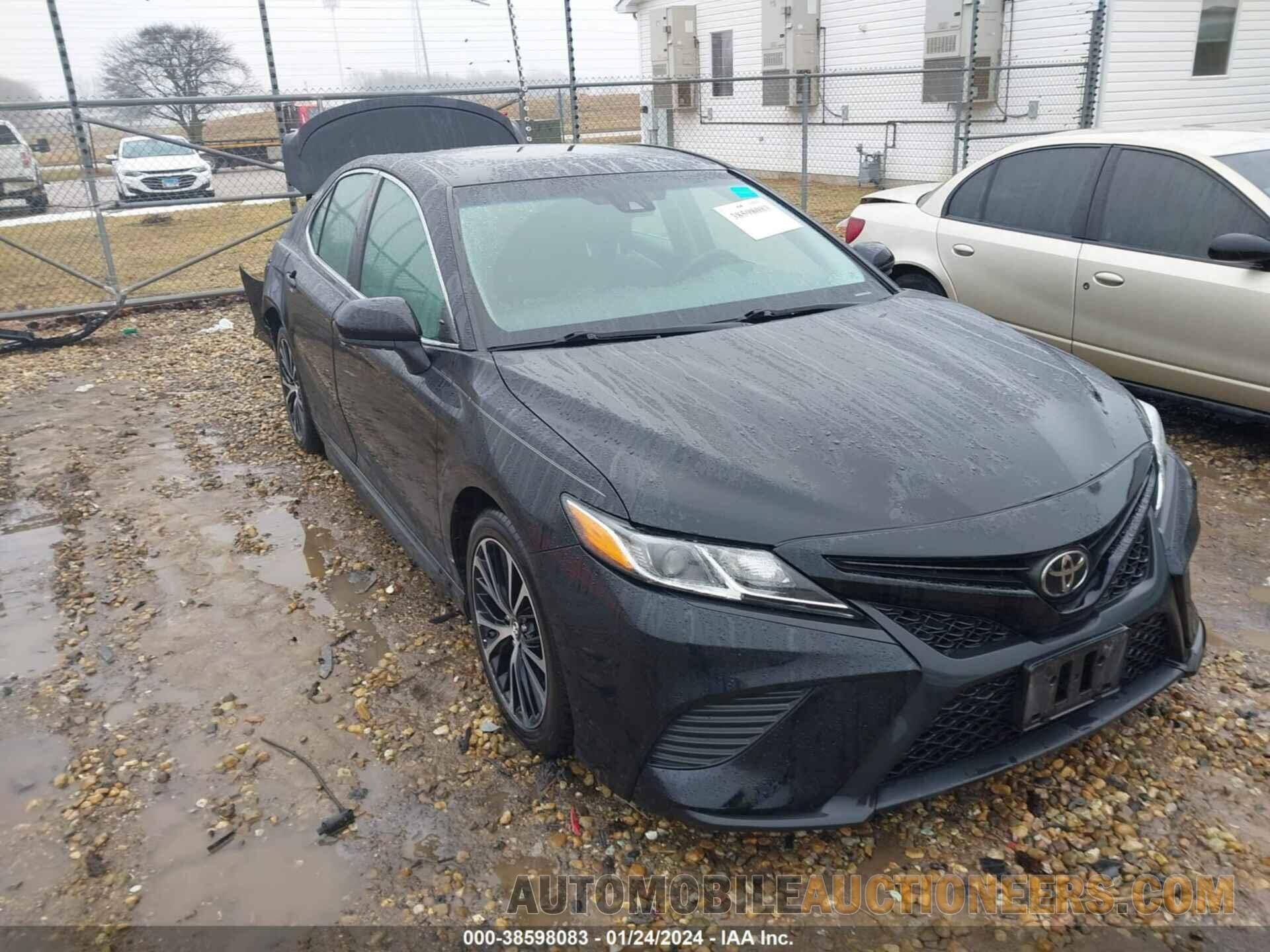 4T1B11HK9JU039242 TOYOTA CAMRY 2018