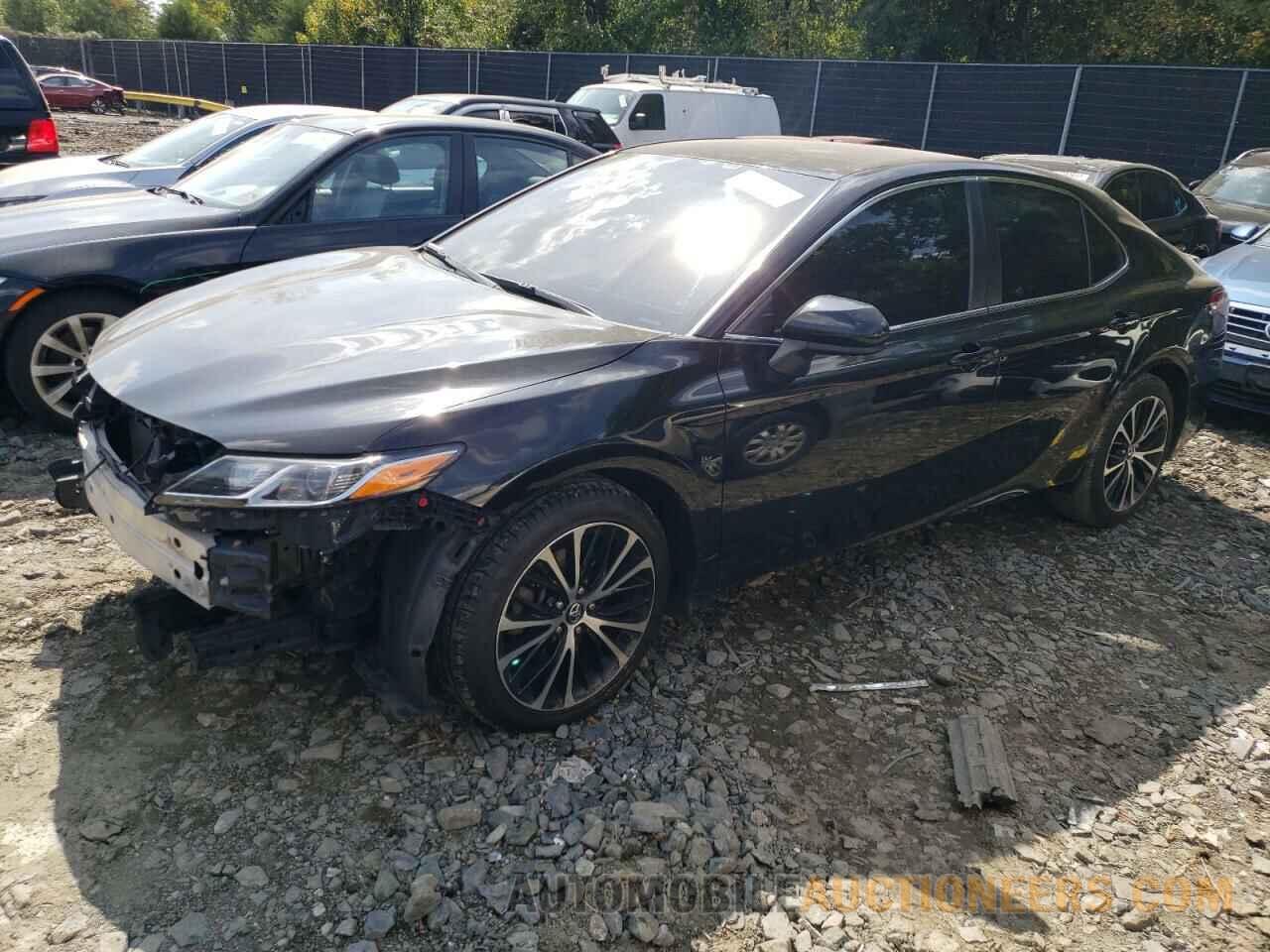 4T1B11HK9JU045414 TOYOTA CAMRY 2018