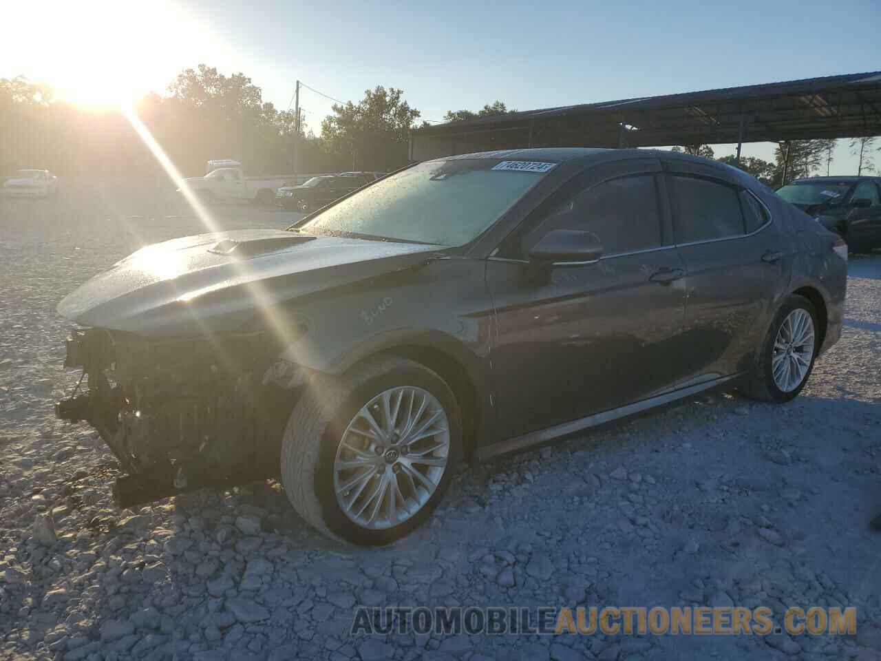 4T1B11HK9JU046319 TOYOTA CAMRY 2018