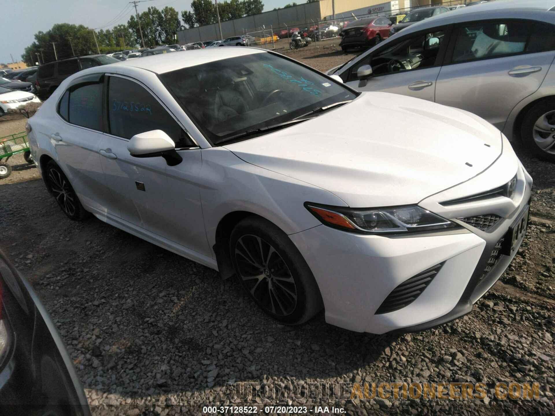 4T1B11HK9JU047275 TOYOTA CAMRY 2018