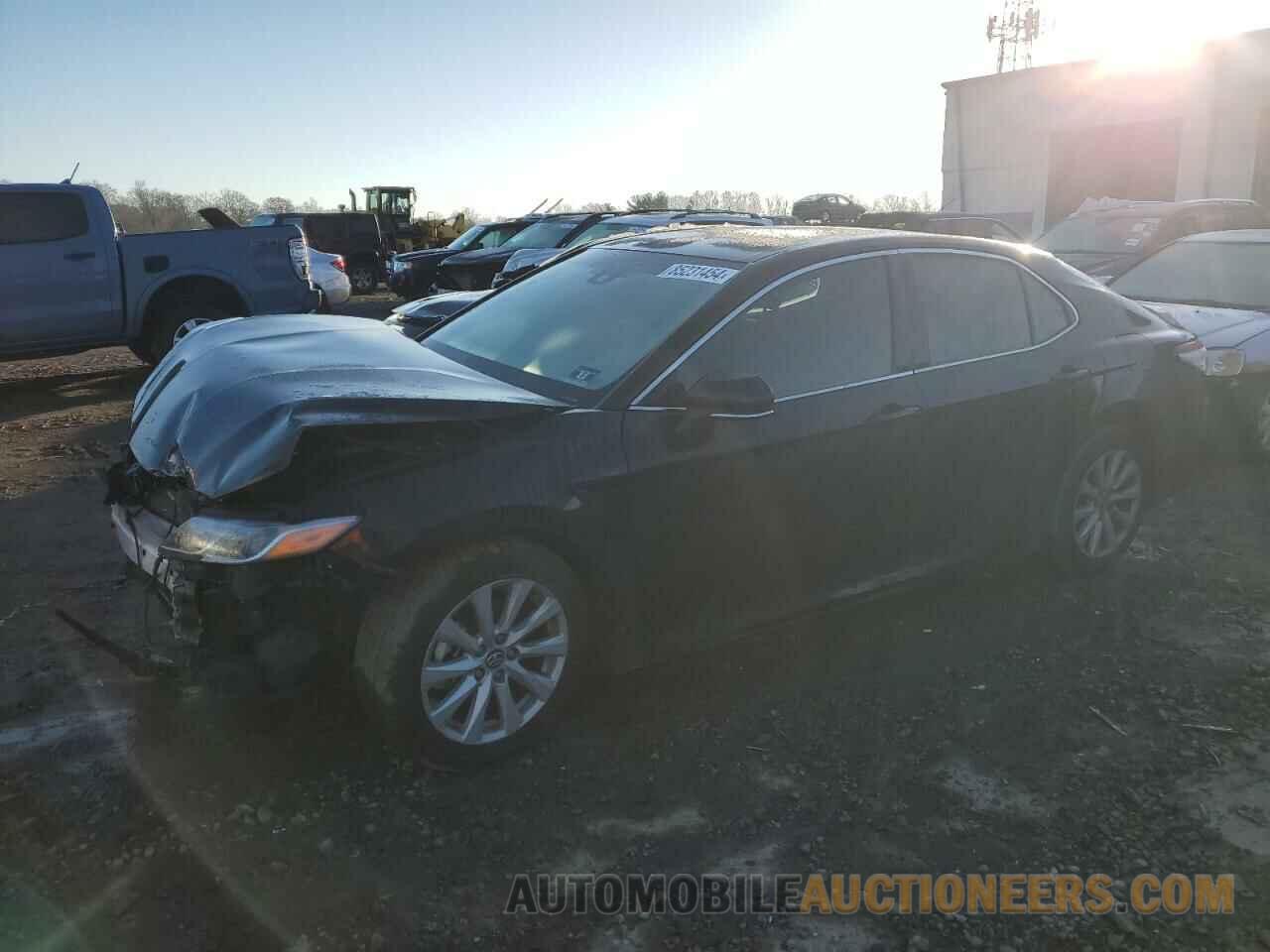 4T1B11HK9JU048474 TOYOTA CAMRY 2018