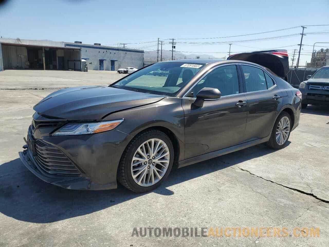 4T1B11HK9JU049687 TOYOTA CAMRY 2018