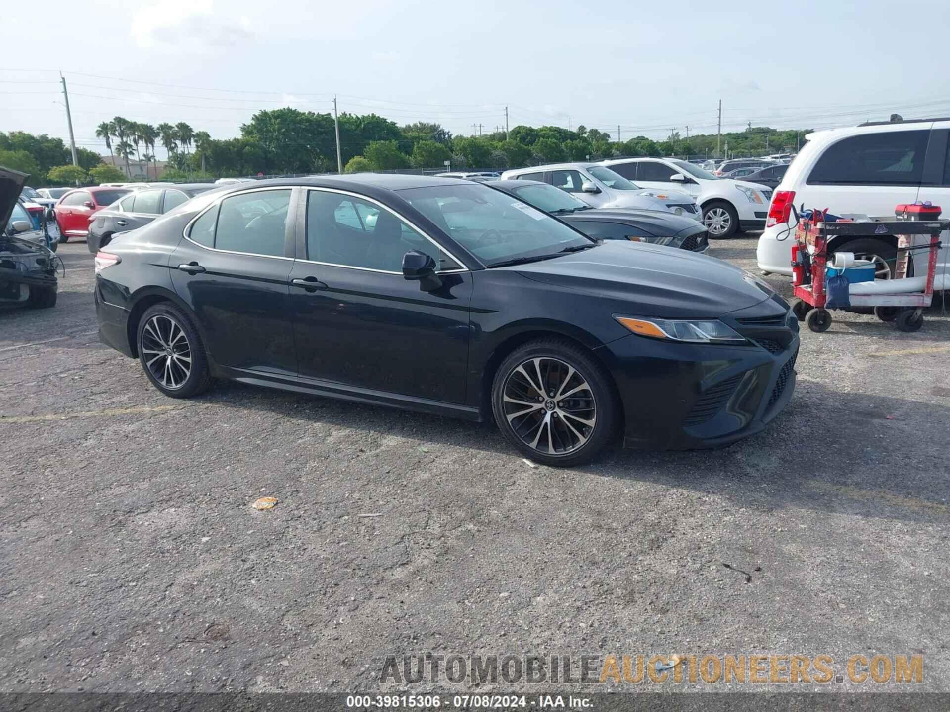 4T1B11HK9JU051617 TOYOTA CAMRY 2018