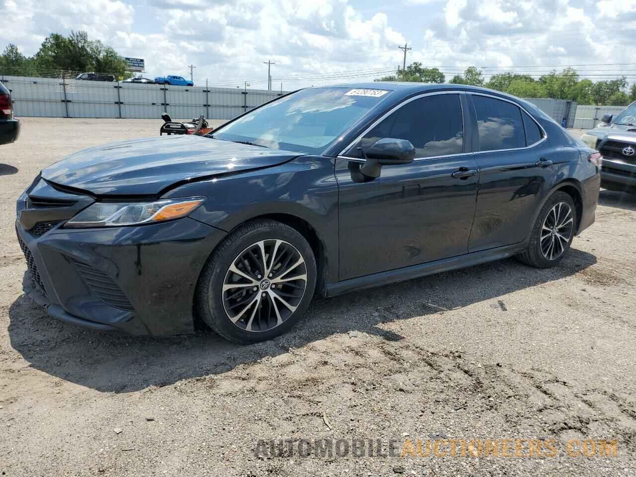 4T1B11HK9JU051875 TOYOTA CAMRY 2018