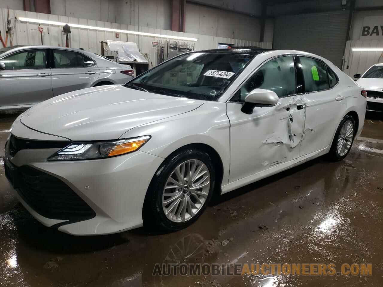 4T1B11HK9JU061144 TOYOTA CAMRY 2018