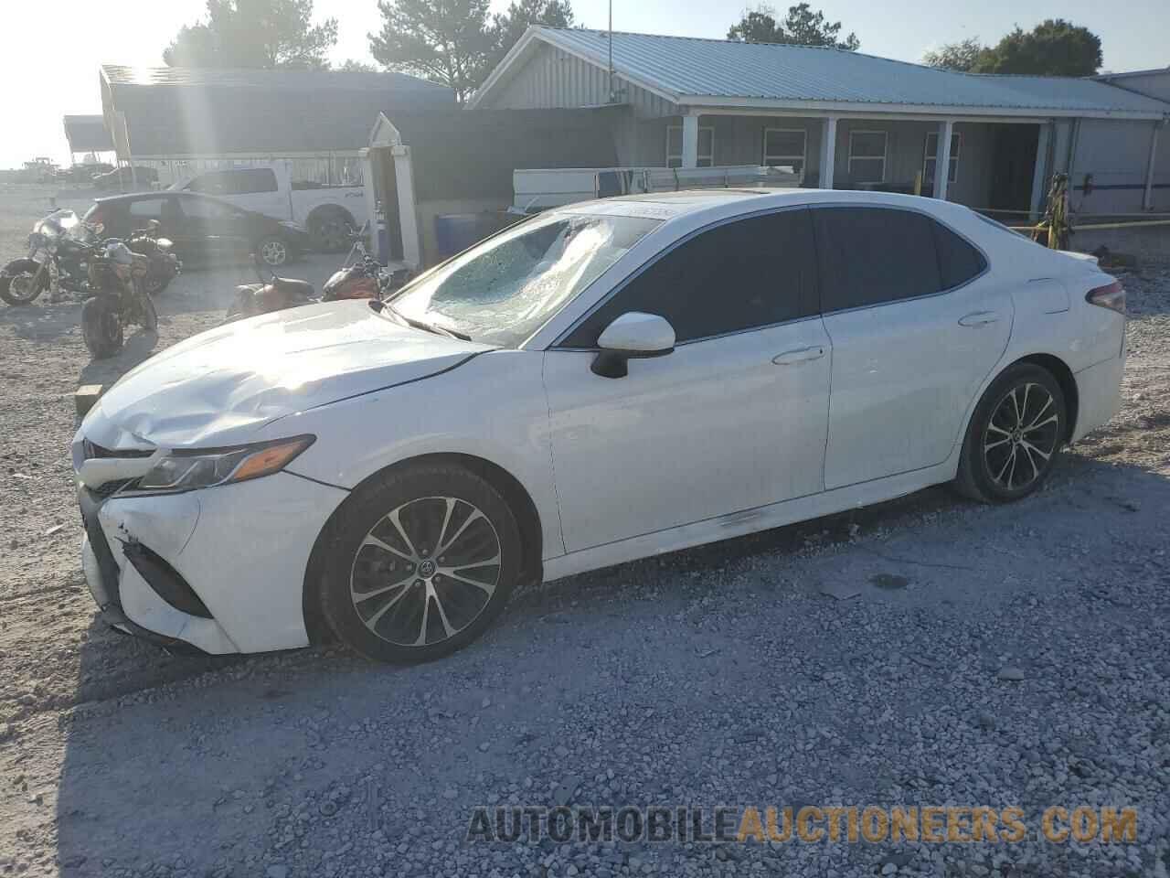 4T1B11HK9JU062830 TOYOTA CAMRY 2018