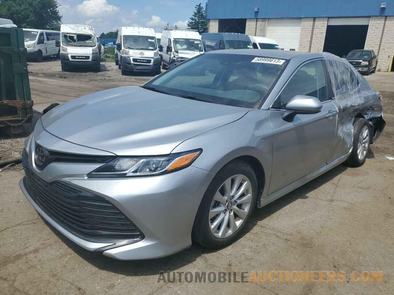 4T1B11HK9JU063282 TOYOTA CAMRY 2018