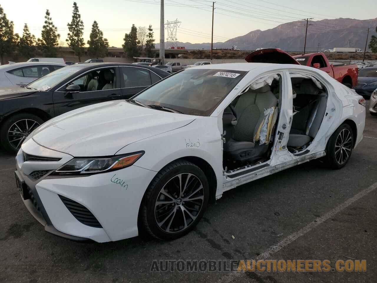 4T1B11HK9JU064755 TOYOTA CAMRY 2018