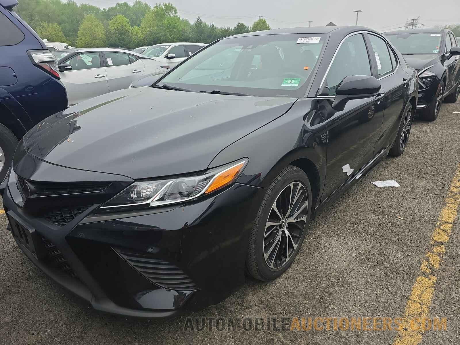 4T1B11HK9JU064948 Toyota Camry 2018