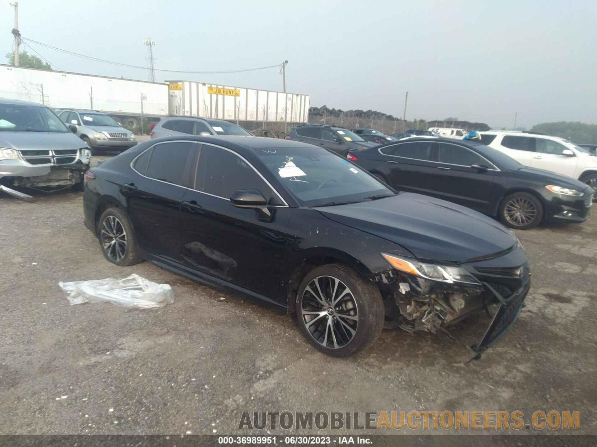 4T1B11HK9JU067509 TOYOTA CAMRY 2018