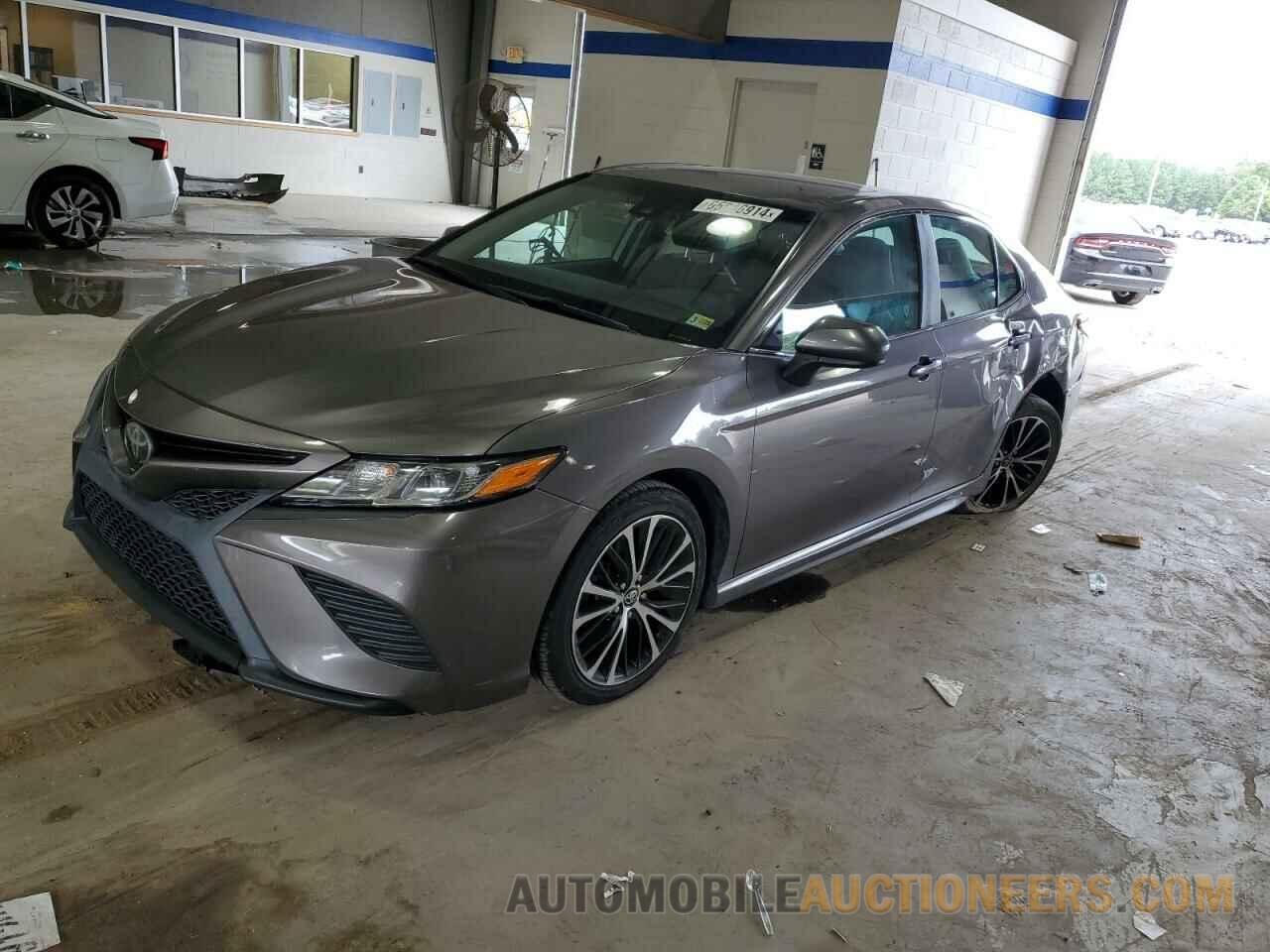 4T1B11HK9JU070944 TOYOTA CAMRY 2018