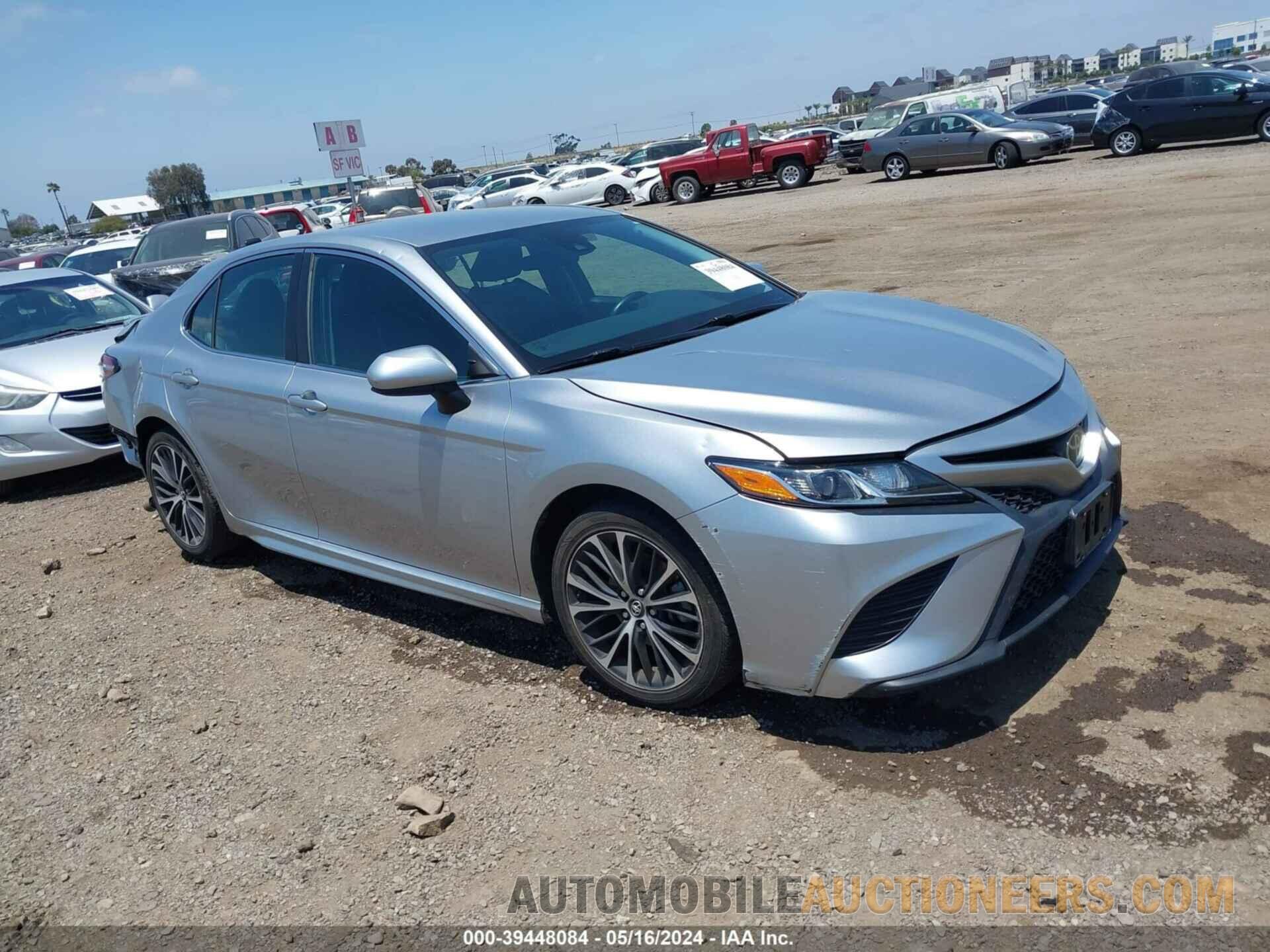 4T1B11HK9JU071477 TOYOTA CAMRY 2018