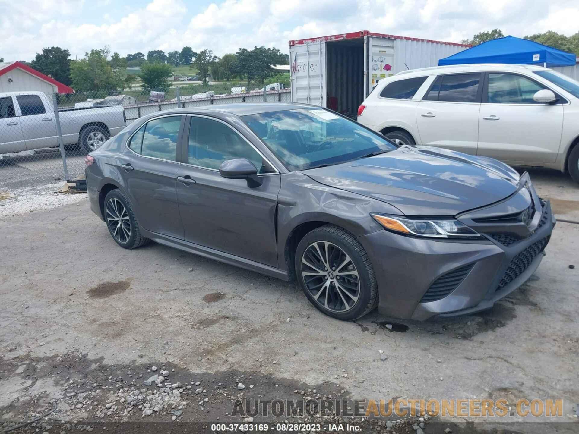 4T1B11HK9JU074900 TOYOTA CAMRY 2018