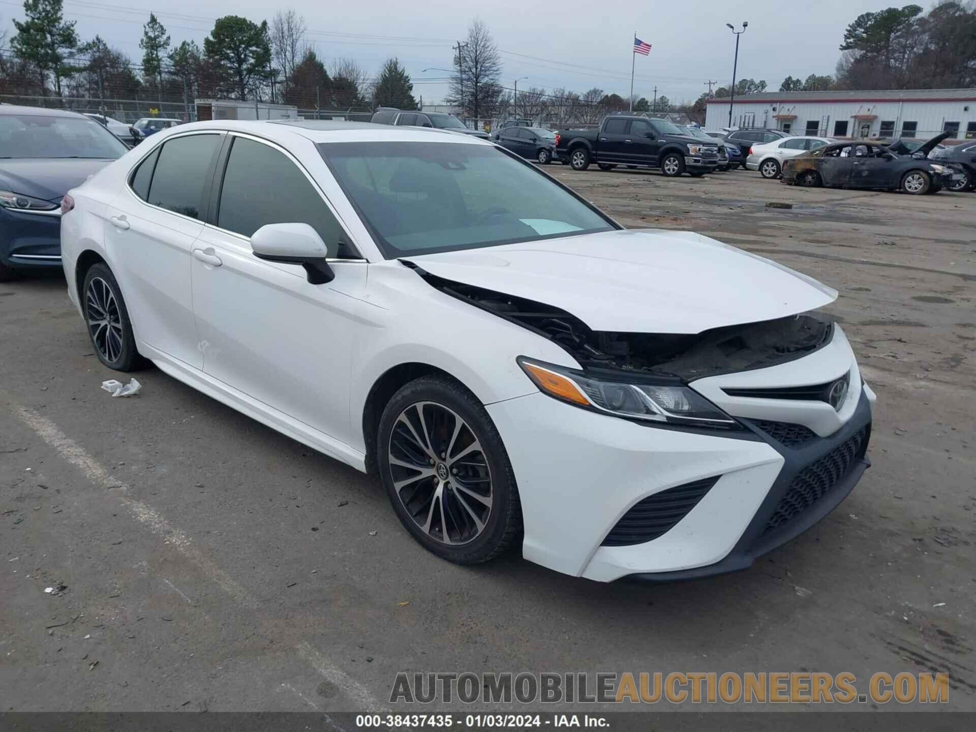 4T1B11HK9JU077439 TOYOTA CAMRY 2018