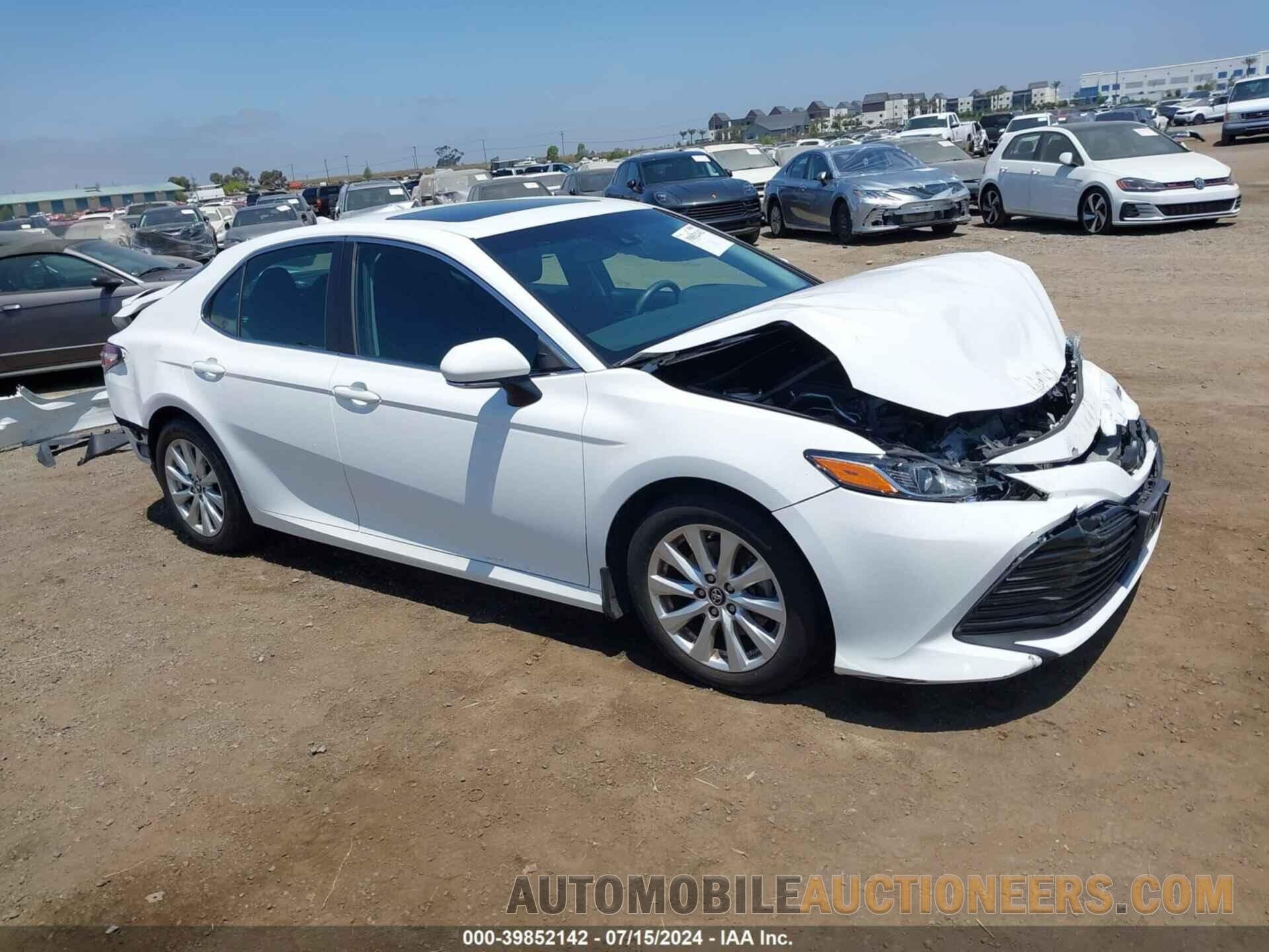 4T1B11HK9JU082222 TOYOTA CAMRY 2018