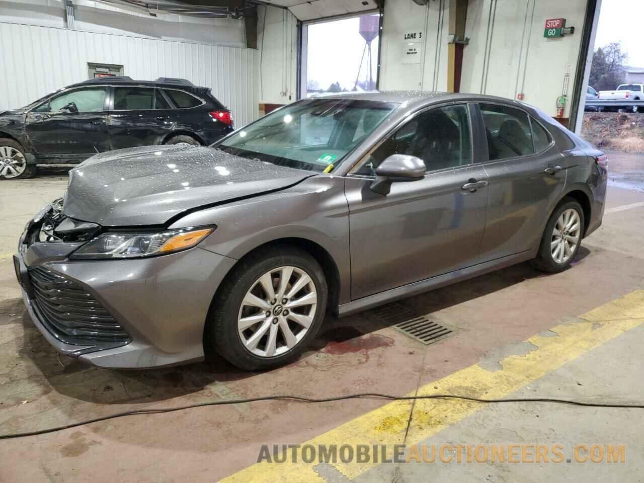 4T1B11HK9JU083029 TOYOTA CAMRY 2018