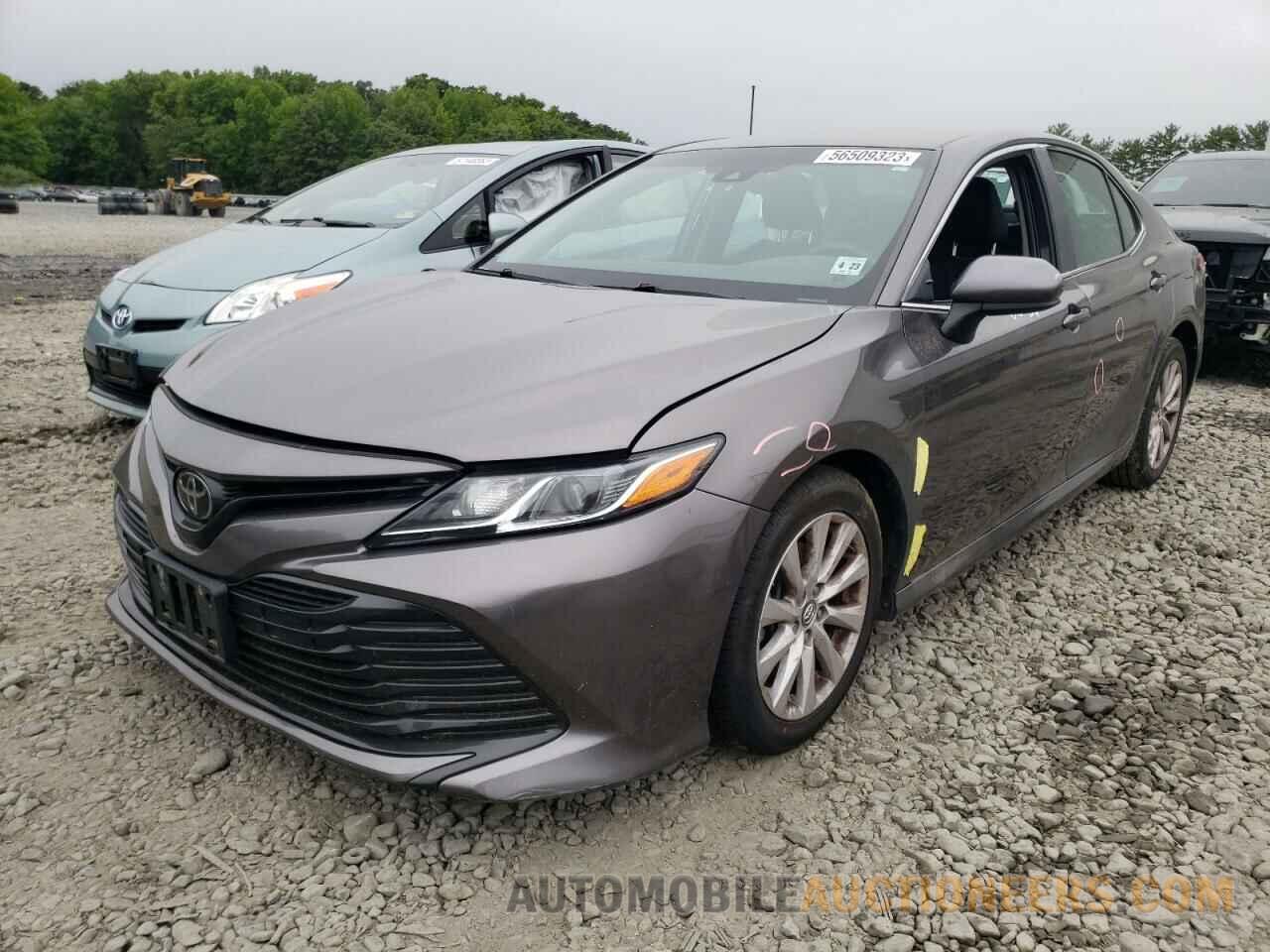 4T1B11HK9JU083483 TOYOTA CAMRY 2018