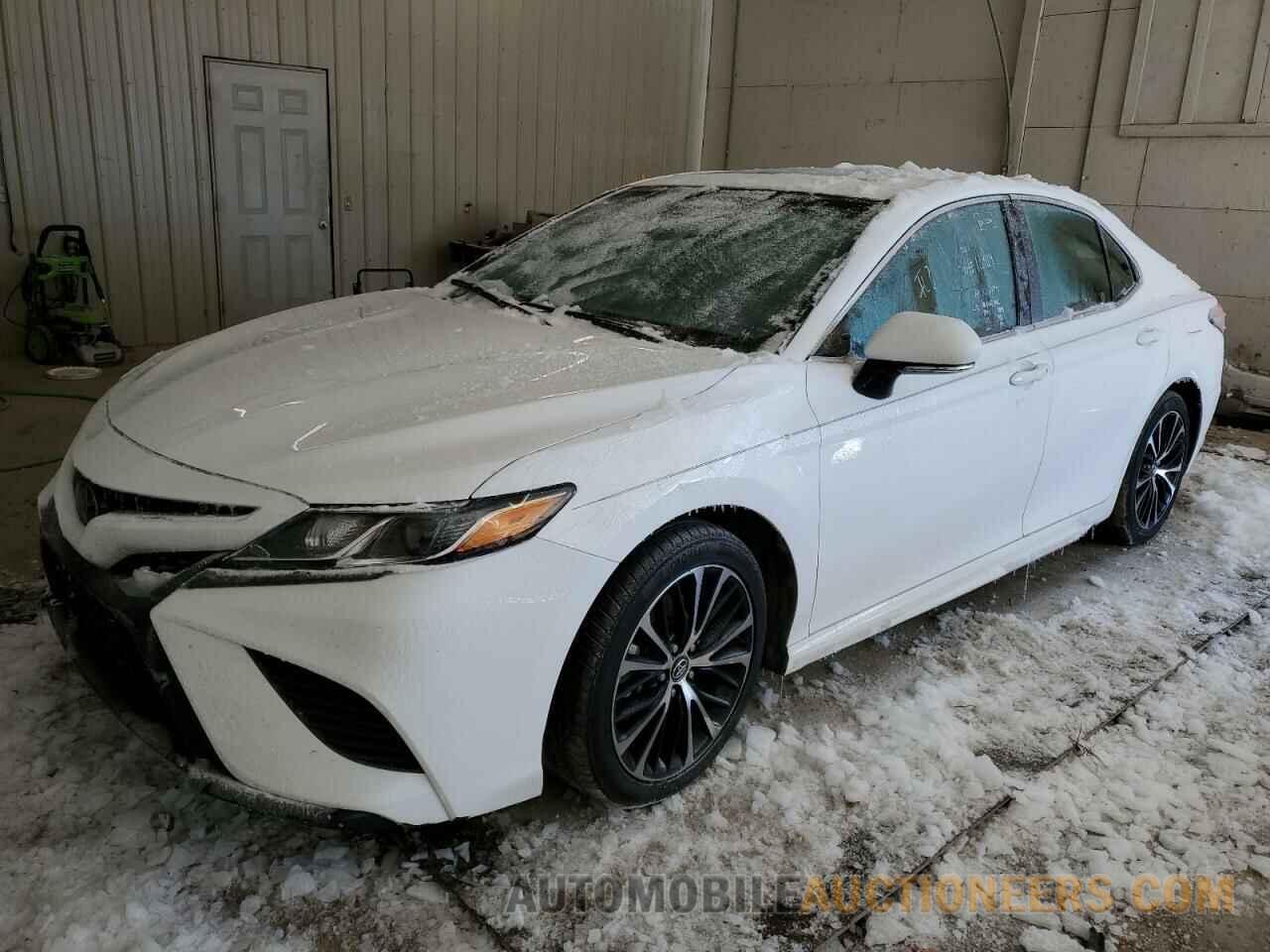 4T1B11HK9JU087193 TOYOTA CAMRY 2018