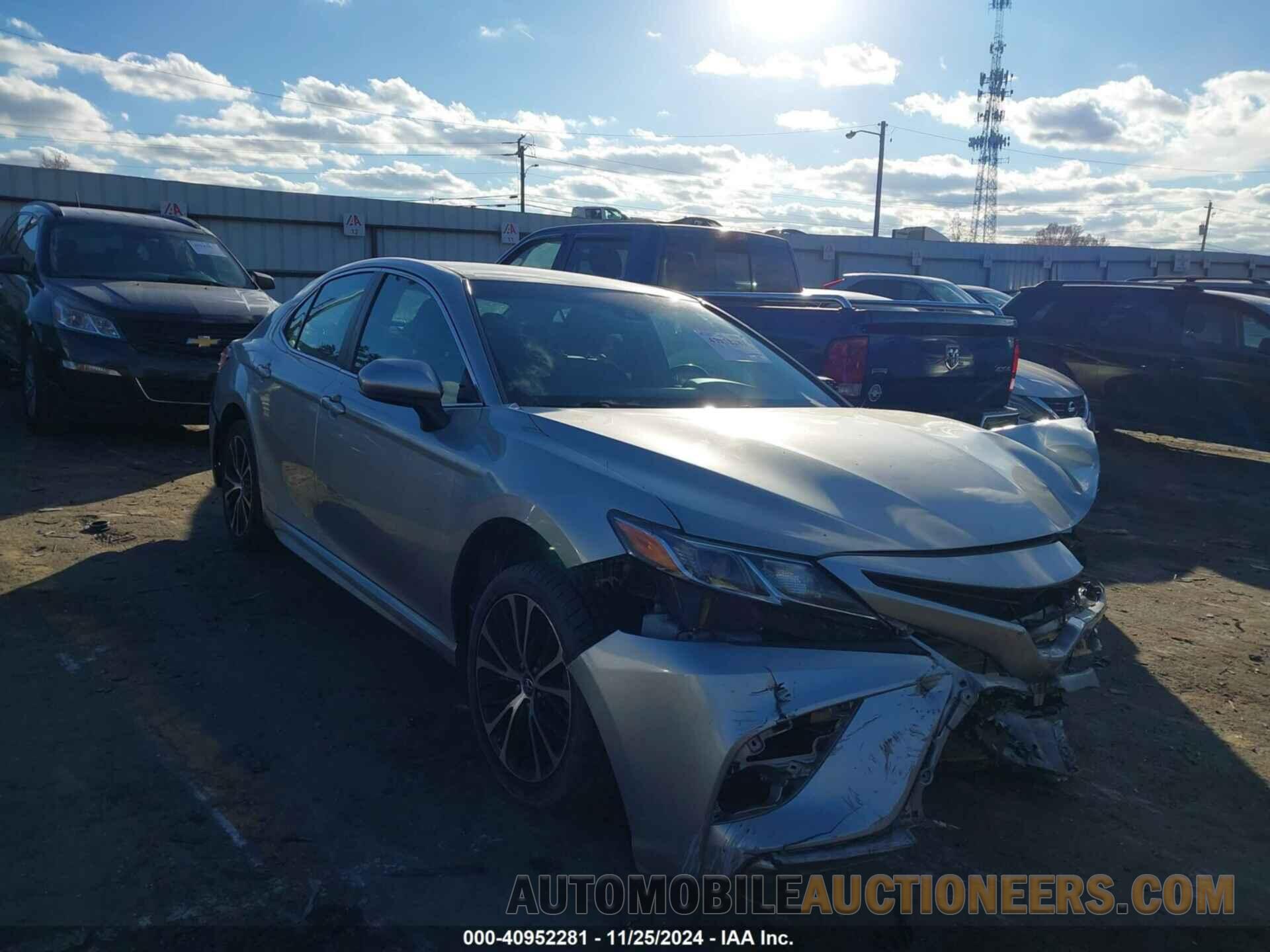 4T1B11HK9JU092555 TOYOTA CAMRY 2018