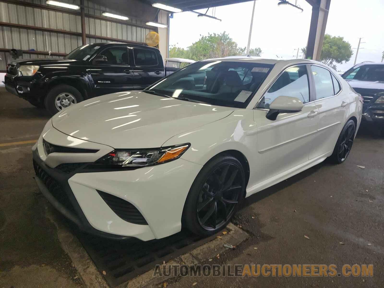 4T1B11HK9JU093642 Toyota Camry 2018