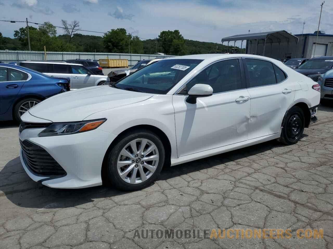 4T1B11HK9JU097870 TOYOTA CAMRY 2018