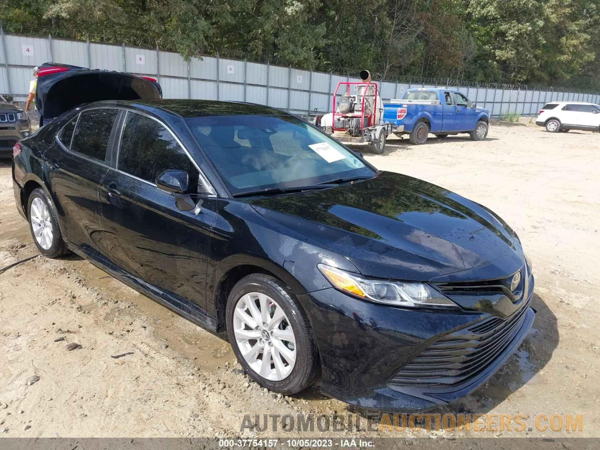 4T1B11HK9JU099358 TOYOTA CAMRY 2018