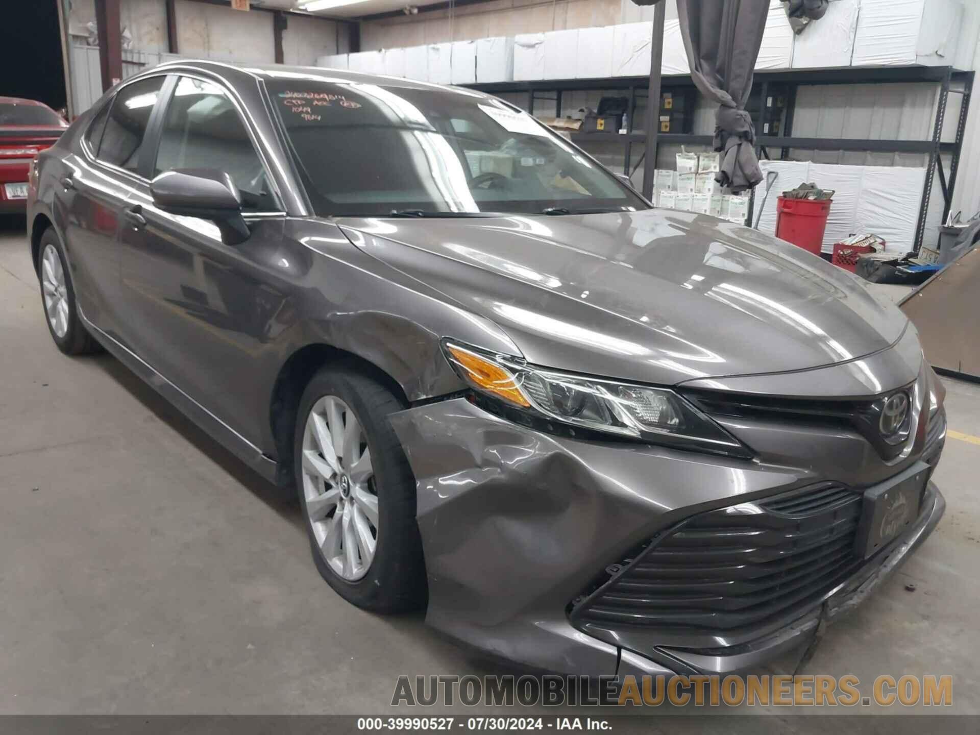 4T1B11HK9JU099814 TOYOTA CAMRY 2018