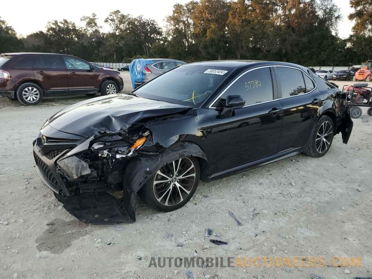 4T1B11HK9JU100573 TOYOTA CAMRY 2018