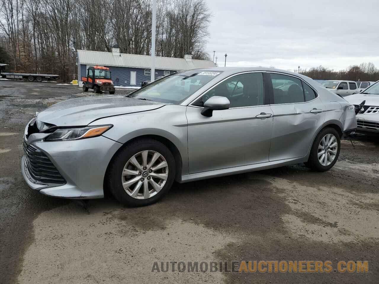 4T1B11HK9JU100735 TOYOTA CAMRY 2018