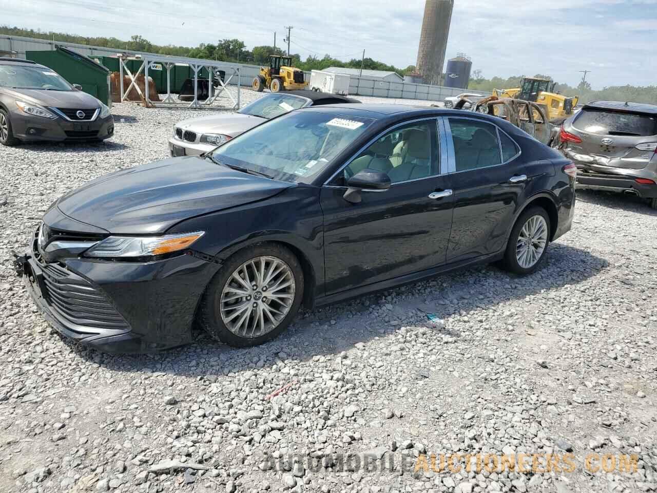 4T1B11HK9JU105725 TOYOTA CAMRY 2018