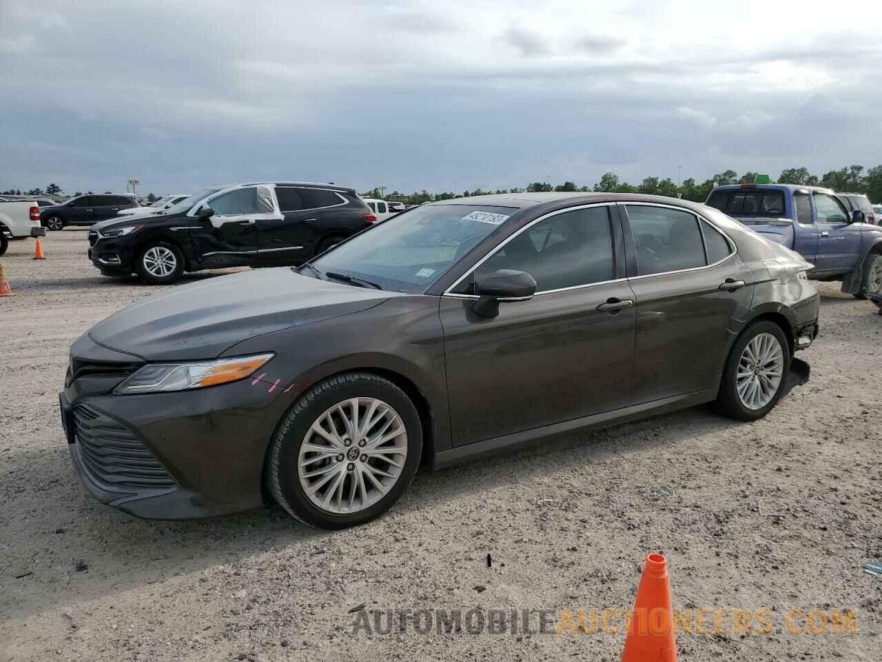 4T1B11HK9JU107538 TOYOTA CAMRY 2018