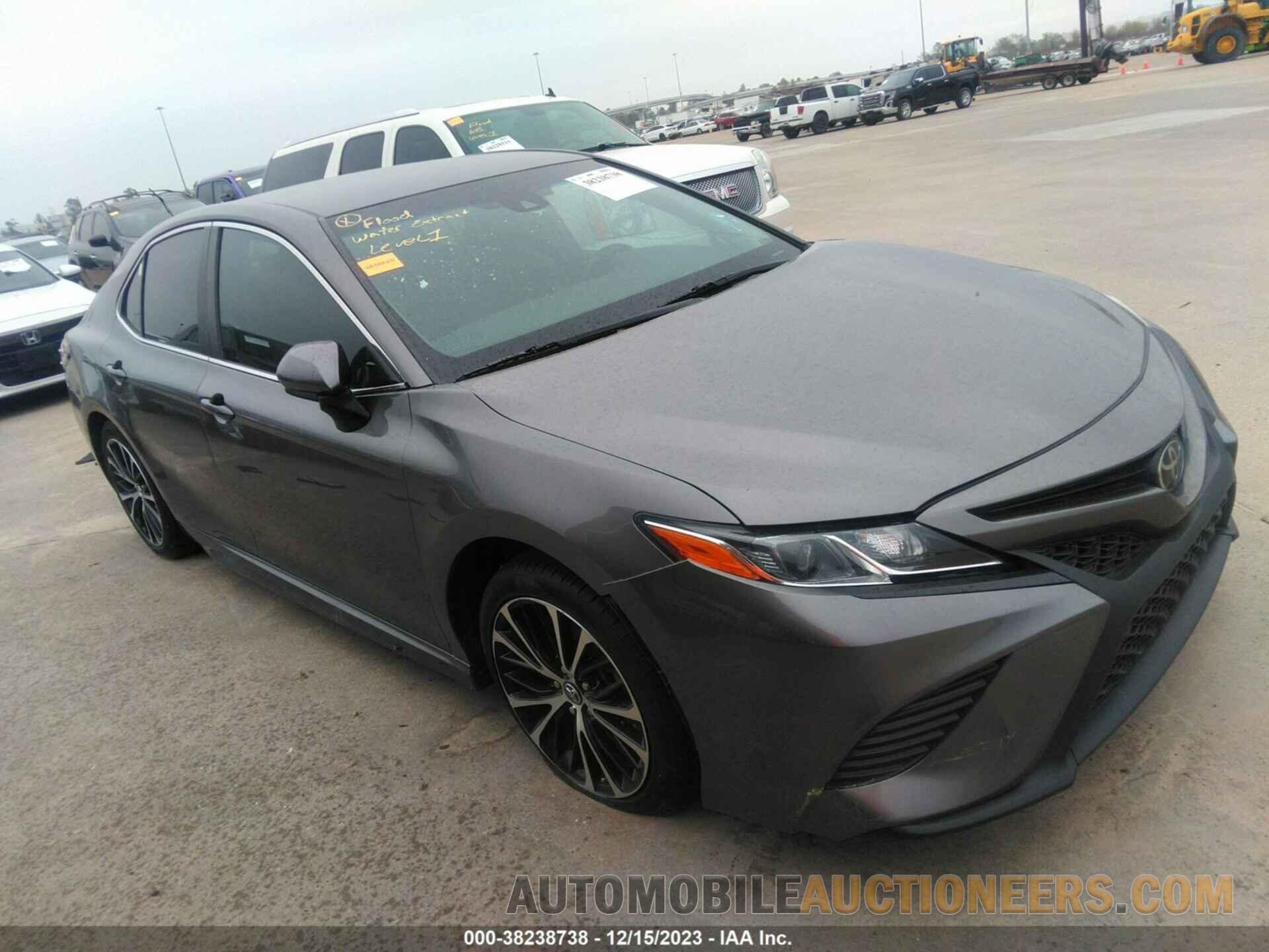 4T1B11HK9JU112965 TOYOTA CAMRY 2018